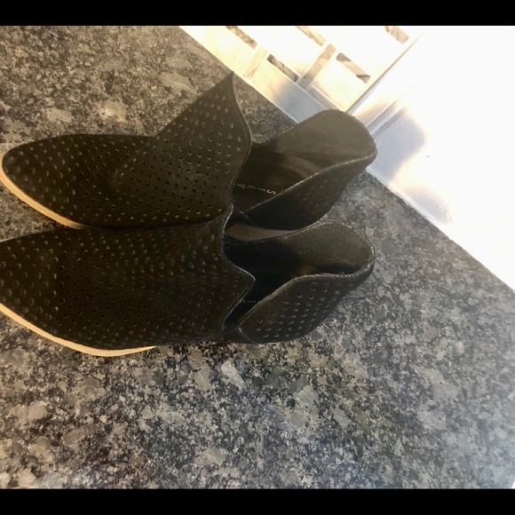 Steven Madden Black Booties Perforated 7.5 - Picture 3 of 5